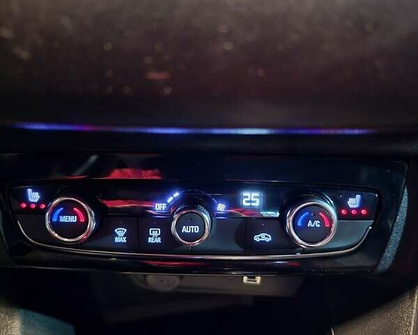 Белый Опель Corsa-e, объемом двигателя 0 л и пробегом 34 тыс. км за 11999 $, фото 28 на Automoto.ua