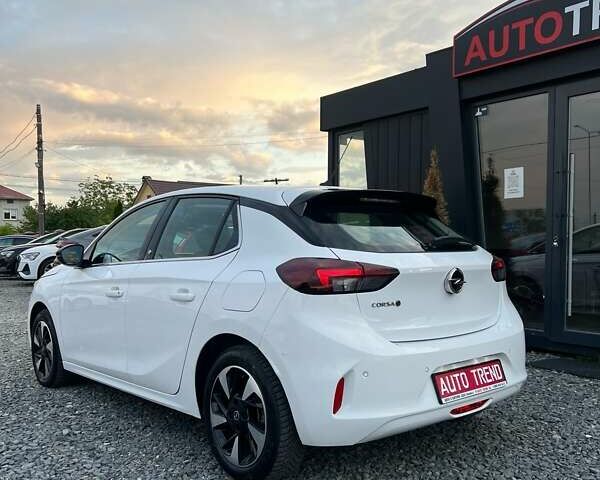 Белый Опель Corsa-e, объемом двигателя 0 л и пробегом 37 тыс. км за 14200 $, фото 6 на Automoto.ua