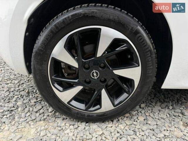 Белый Опель Corsa-e, объемом двигателя 0 л и пробегом 38 тыс. км за 14700 $, фото 20 на Automoto.ua