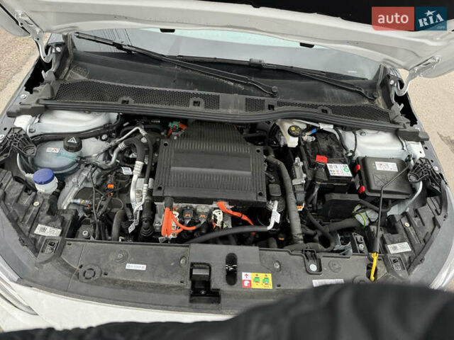 Белый Опель Corsa-e, объемом двигателя 0 л и пробегом 7 тыс. км за 13100 $, фото 14 на Automoto.ua