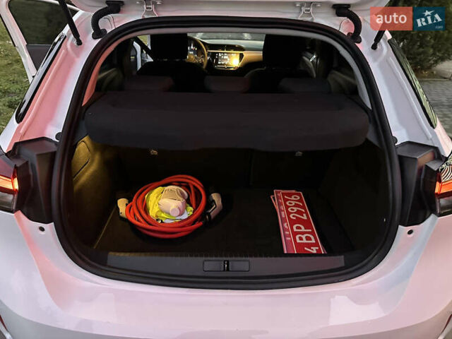 Білий Опель Corsa-e, об'ємом двигуна 0 л та пробігом 26 тис. км за 13000 $, фото 22 на Automoto.ua