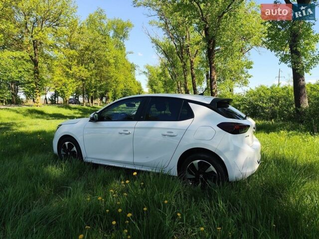 Білий Опель Corsa-e, об'ємом двигуна 0 л та пробігом 24 тис. км за 12980 $, фото 3 на Automoto.ua