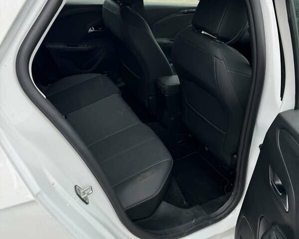 Белый Опель Corsa-e, объемом двигателя 0 л и пробегом 7 тыс. км за 13100 $, фото 9 на Automoto.ua