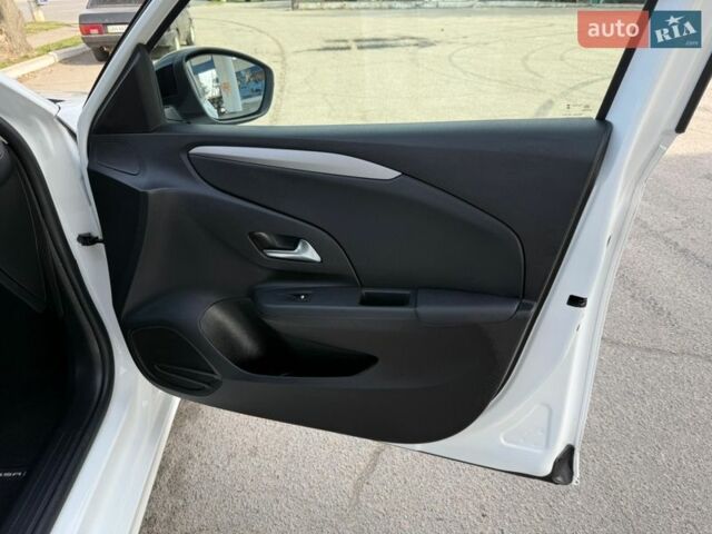 Белый Опель Corsa-e, объемом двигателя 0 л и пробегом 5 тыс. км за 16800 $, фото 43 на Automoto.ua