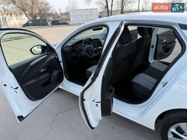 Белый Опель Corsa-e, объемом двигателя 0 л и пробегом 5 тыс. км за 16800 $, фото 55 на Automoto.ua