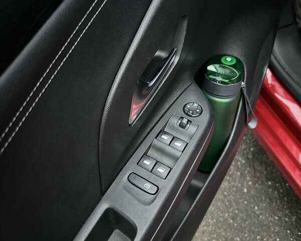 Красный Опель Corsa-e, объемом двигателя 0 л и пробегом 48 тыс. км за 15000 $, фото 9 на Automoto.ua