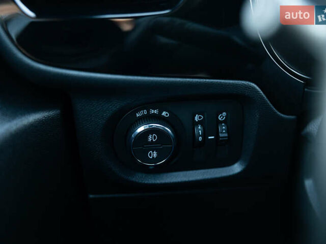 Червоний Опель Corsa-e, об'ємом двигуна 0 л та пробігом 111 тис. км за 12999 $, фото 30 на Automoto.ua