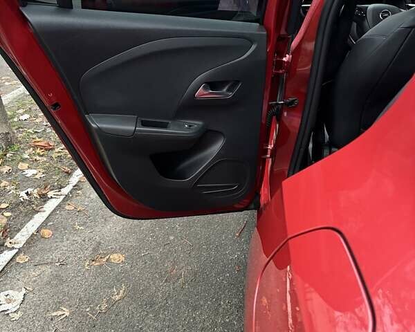 Красный Опель Corsa-e, объемом двигателя 0 л и пробегом 48 тыс. км за 15000 $, фото 10 на Automoto.ua