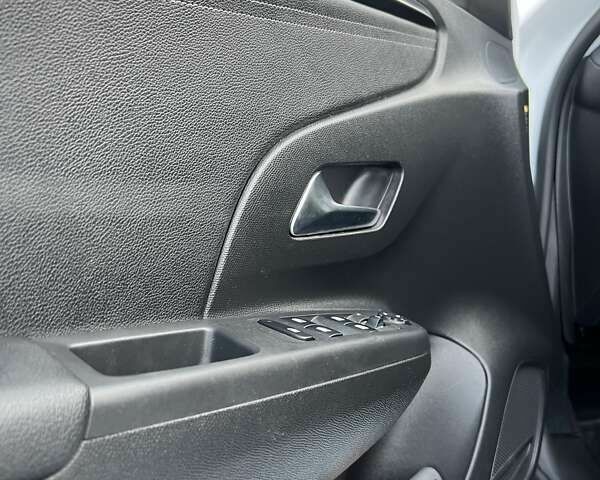 Опель Corsa-e, объемом двигателя 0 л и пробегом 37 тыс. км за 13500 $, фото 13 на Automoto.ua