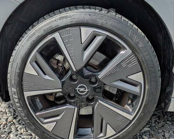 Серый Опель Corsa-e, объемом двигателя 0 л и пробегом 65 тыс. км за 14800 $, фото 24 на Automoto.ua
