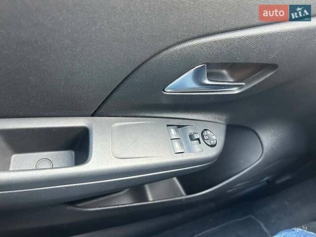 Серый Опель Corsa-e, объемом двигателя 0 л и пробегом 97 тыс. км за 12500 $, фото 13 на Automoto.ua