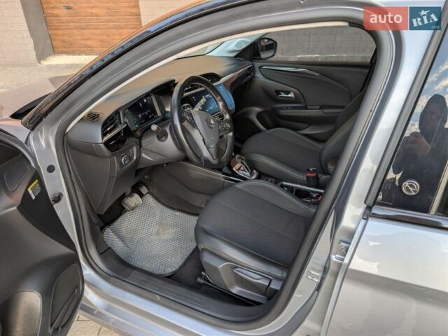 Серый Опель Corsa-e, объемом двигателя 0 л и пробегом 33 тыс. км за 12800 $, фото 45 на Automoto.ua