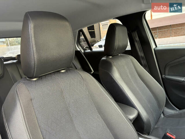Сірий Опель Corsa-e, об'ємом двигуна 0 л та пробігом 40 тис. км за 14900 $, фото 52 на Automoto.ua