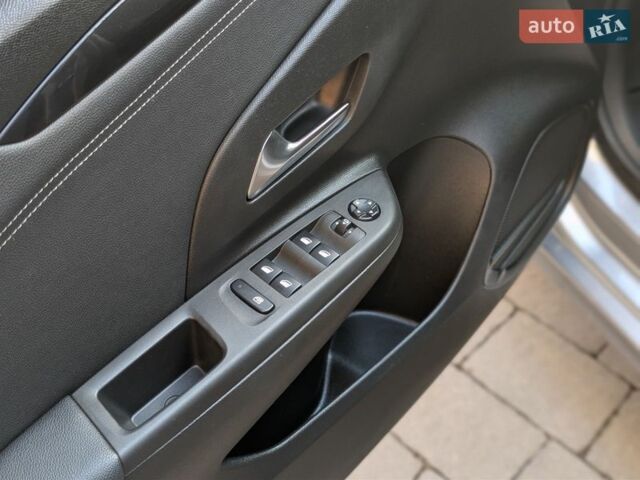 Серый Опель Corsa-e, объемом двигателя 0 л и пробегом 33 тыс. км за 12800 $, фото 31 на Automoto.ua
