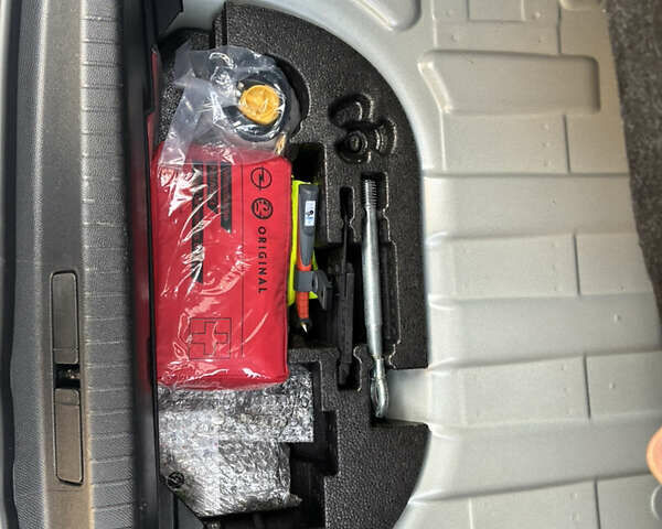 Сірий Опель Corsa-e, об'ємом двигуна 0 л та пробігом 40 тис. км за 14900 $, фото 40 на Automoto.ua