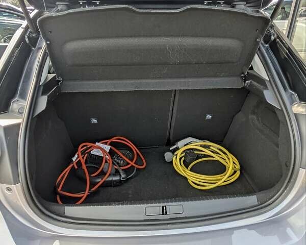 Серый Опель Corsa-e, объемом двигателя 0 л и пробегом 65 тыс. км за 14800 $, фото 8 на Automoto.ua