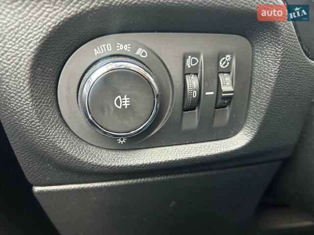 Серый Опель Corsa-e, объемом двигателя 0 л и пробегом 97 тыс. км за 12500 $, фото 12 на Automoto.ua