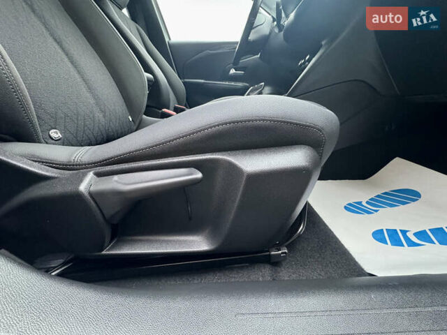 Серый Опель Corsa-e, объемом двигателя 0 л и пробегом 41 тыс. км за 14000 $, фото 29 на Automoto.ua