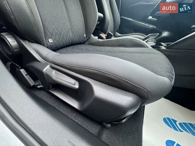 Серый Опель Corsa-e, объемом двигателя 0 л и пробегом 41 тыс. км за 14000 $, фото 30 на Automoto.ua