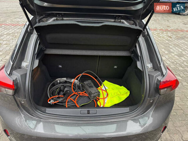 Серый Опель Corsa-e, объемом двигателя 0 л и пробегом 97 тыс. км за 12500 $, фото 6 на Automoto.ua