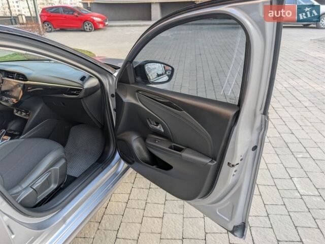 Серый Опель Corsa-e, объемом двигателя 0 л и пробегом 33 тыс. км за 12800 $, фото 38 на Automoto.ua