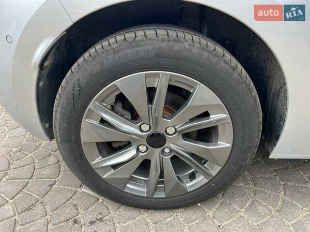 Серый Опель Corsa-e, объемом двигателя 0 л и пробегом 5 тыс. км за 16000 $, фото 11 на Automoto.ua