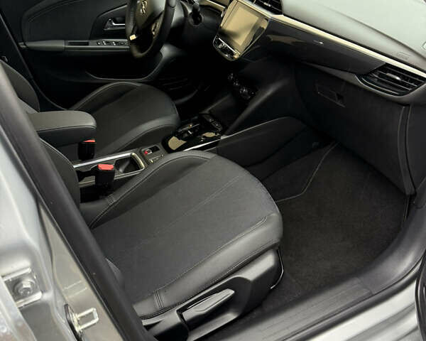 Сірий Опель Corsa-e, об'ємом двигуна 0 л та пробігом 12 тис. км за 15900 $, фото 15 на Automoto.ua