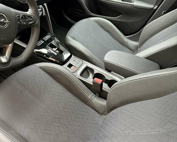 Сірий Опель Corsa-e, об'ємом двигуна 0 л та пробігом 12 тис. км за 15900 $, фото 9 на Automoto.ua