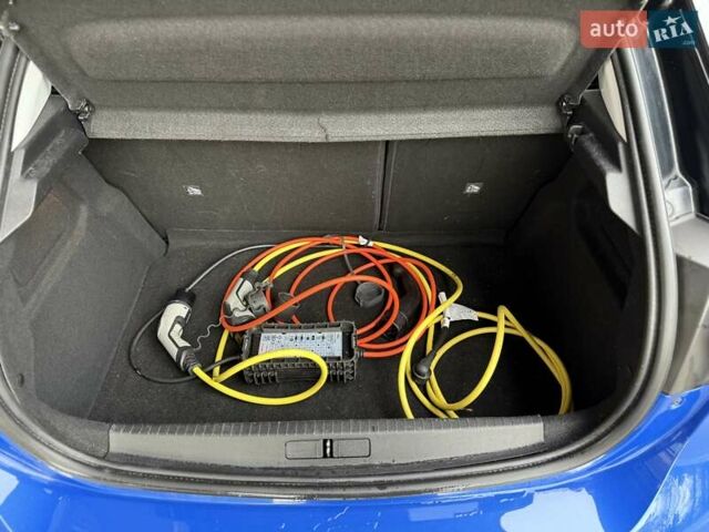 Синий Опель Corsa-e, объемом двигателя 0 л и пробегом 98 тыс. км за 12500 $, фото 30 на Automoto.ua