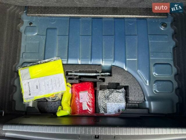 Синій Опель Corsa-e, об'ємом двигуна 0 л та пробігом 120 тис. км за 13500 $, фото 43 на Automoto.ua
