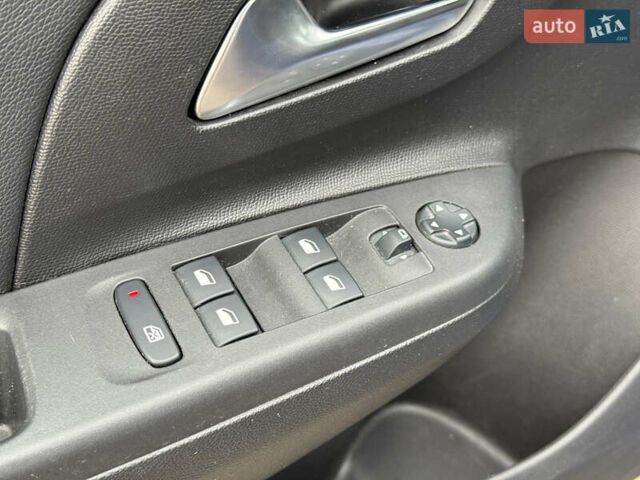 Синий Опель Corsa-e, объемом двигателя 0 л и пробегом 109 тыс. км за 12999 $, фото 46 на Automoto.ua