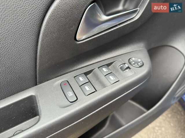 Синий Опель Corsa-e, объемом двигателя 0 л и пробегом 109 тыс. км за 12999 $, фото 49 на Automoto.ua