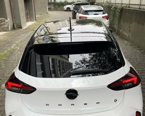 Білий Опель Corsa Electric, об'ємом двигуна 0 л та пробігом 30 тис. км за 17200 $, фото 6 на Automoto.ua