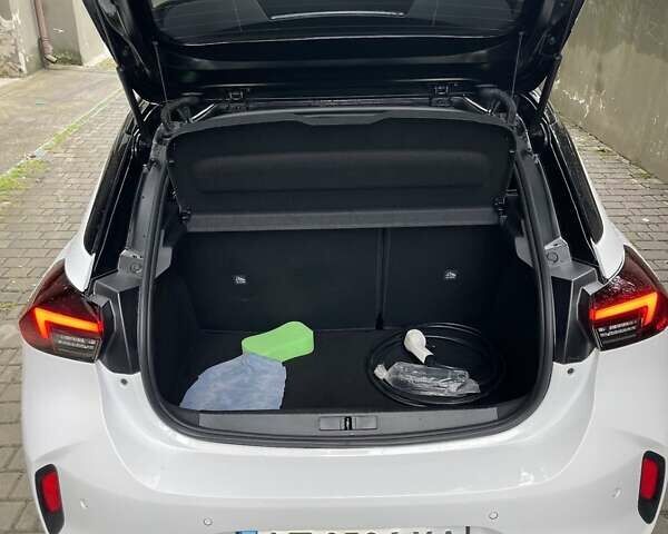 Білий Опель Corsa Electric, об'ємом двигуна 0 л та пробігом 30 тис. км за 17200 $, фото 8 на Automoto.ua