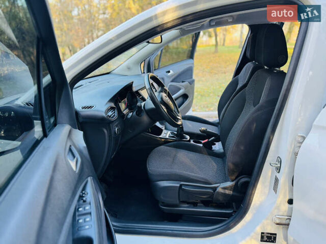 Білий Опель Crossland, об'ємом двигуна 1.2 л та пробігом 7 тис. км за 16500 $, фото 10 на Automoto.ua