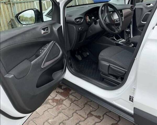 Белый Опель Crossland, объемом двигателя 1.2 л и пробегом 31 тыс. км за 17200 $, фото 12 на Automoto.ua