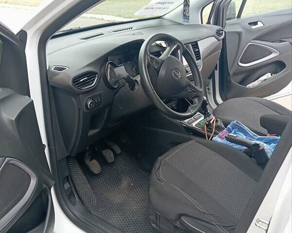 Белый Опель Crossland, объемом двигателя 1.2 л и пробегом 30 тыс. км за 19700 $, фото 5 на Automoto.ua