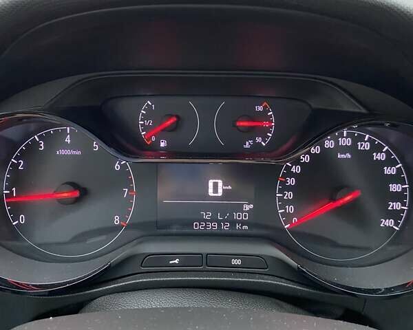 Сірий Опель Crossland, об'ємом двигуна 1.2 л та пробігом 24 тис. км за 16000 $, фото 5 на Automoto.ua