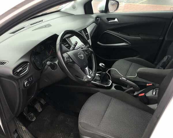 Белый Опель Crossland X, объемом двигателя 1.56 л и пробегом 285 тыс. км за 11500 $, фото 8 на Automoto.ua