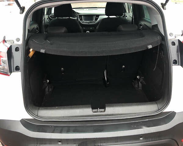 Белый Опель Crossland X, объемом двигателя 1.56 л и пробегом 285 тыс. км за 11500 $, фото 6 на Automoto.ua