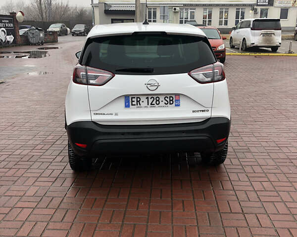 Белый Опель Crossland X, объемом двигателя 1.56 л и пробегом 285 тыс. км за 11500 $, фото 4 на Automoto.ua