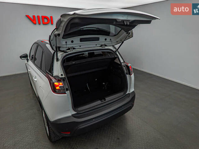 Белый Опель Crossland X, объемом двигателя 1.2 л и пробегом 49 тыс. км за 15382 $, фото 6 на Automoto.ua