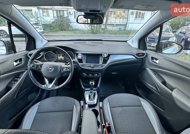 Белый Опель Crossland X, объемом двигателя 1.2 л и пробегом 161 тыс. км за 15500 $, фото 4 на Automoto.ua