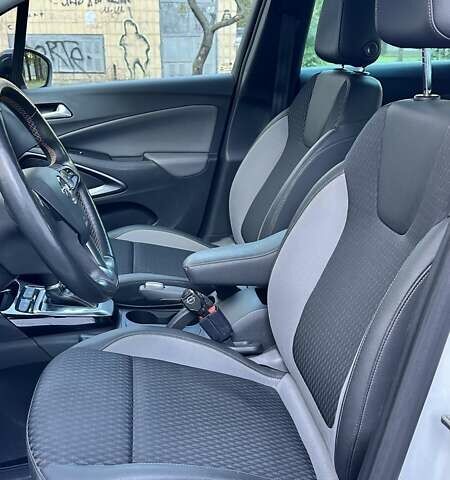 Белый Опель Crossland X, объемом двигателя 1.2 л и пробегом 161 тыс. км за 15500 $, фото 2 на Automoto.ua
