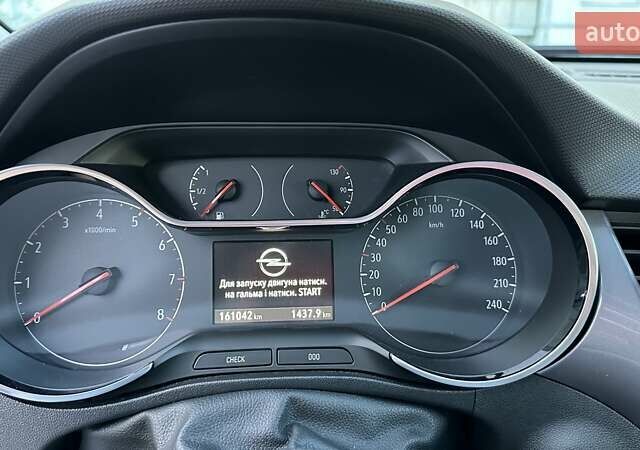 Белый Опель Crossland X, объемом двигателя 1.2 л и пробегом 161 тыс. км за 15500 $, фото 3 на Automoto.ua