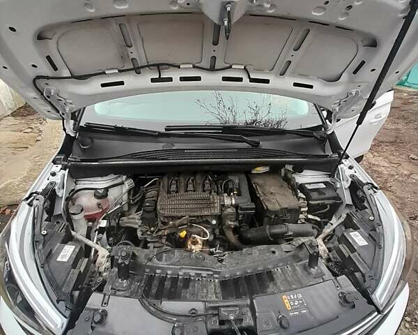Белый Опель Crossland X, объемом двигателя 1.2 л и пробегом 73 тыс. км за 13500 $, фото 5 на Automoto.ua
