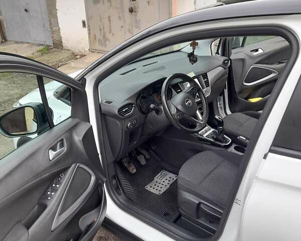 Белый Опель Crossland X, объемом двигателя 1.2 л и пробегом 73 тыс. км за 13500 $, фото 7 на Automoto.ua