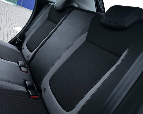 Чорний Опель Crossland X, об'ємом двигуна 1.5 л та пробігом 160 тис. км за 15500 $, фото 78 на Automoto.ua