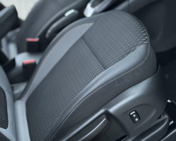 Чорний Опель Crossland X, об'ємом двигуна 1.5 л та пробігом 160 тис. км за 15500 $, фото 68 на Automoto.ua