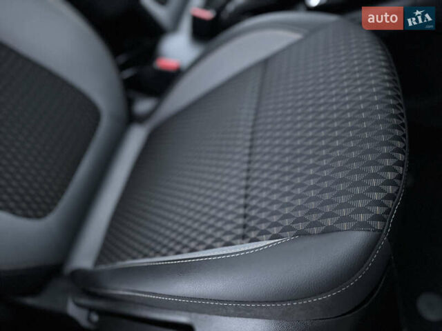 Чорний Опель Crossland X, об'ємом двигуна 1.5 л та пробігом 160 тис. км за 15500 $, фото 71 на Automoto.ua